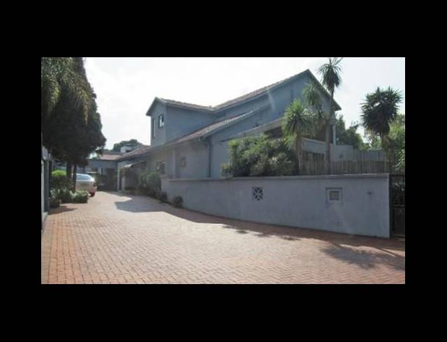 7 BEDROOM HOUSE FOR SALE IN OAKLANDS